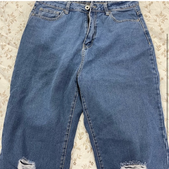 Boohoo Blue Mid Rise Boyfriend Jean - Picture 2 of 5